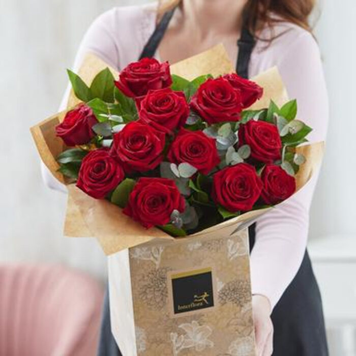 red roses bouquet delivery